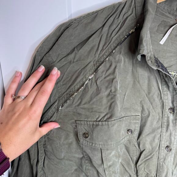 Free People Off Campus Army Green Metallic Trim Button Down Shirt Size Large - Picture 4 of 6